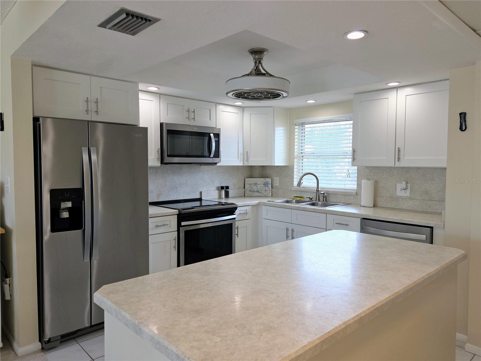 4650 COVE CIR #409 — photo 7