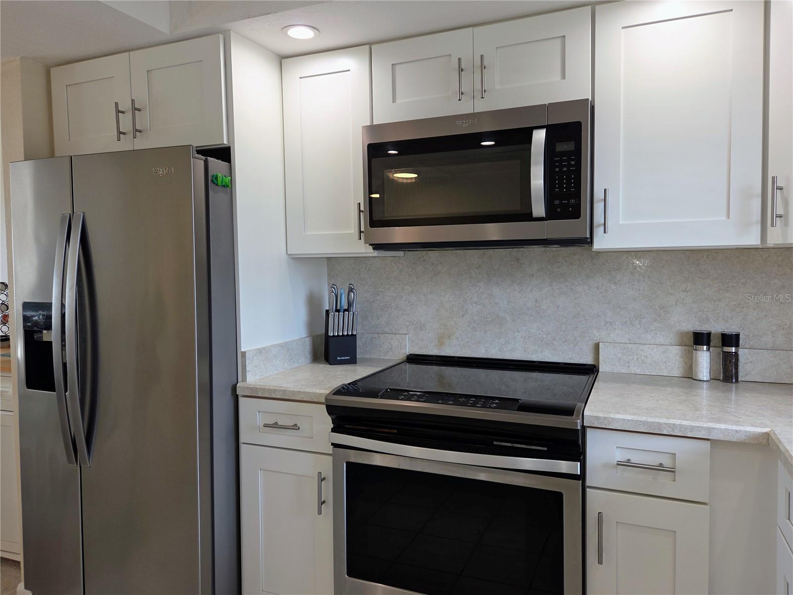 4650 COVE CIR #409 — photo 9