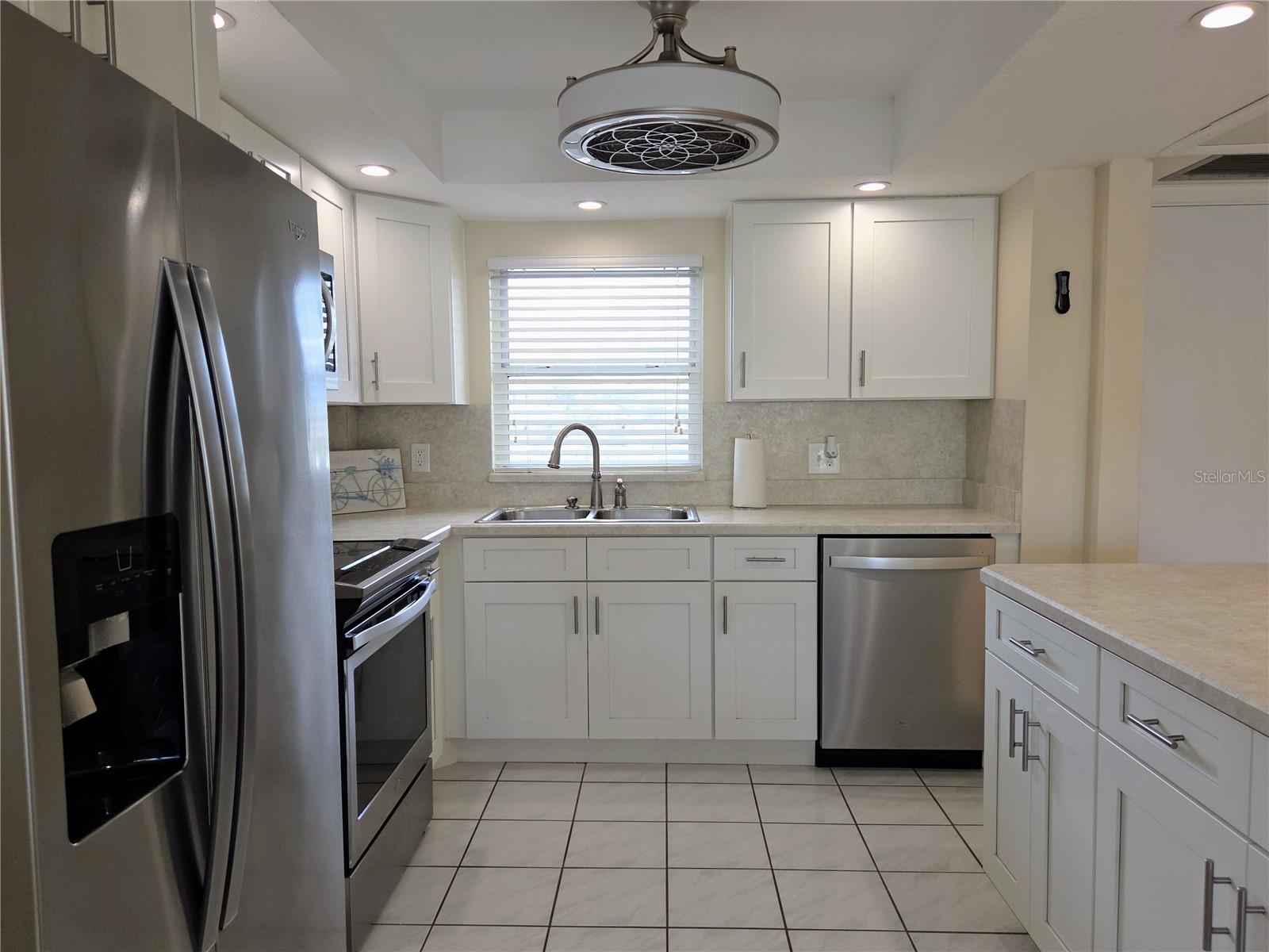 4650 COVE CIR #409 — photo 11