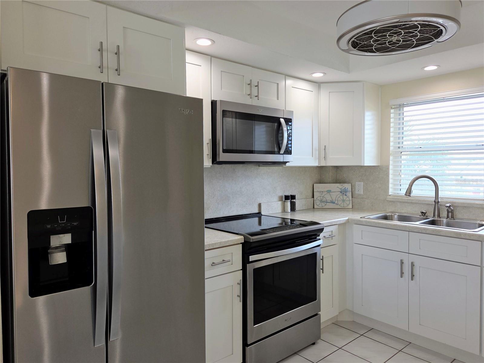 4650 COVE CIR #409 — photo 8