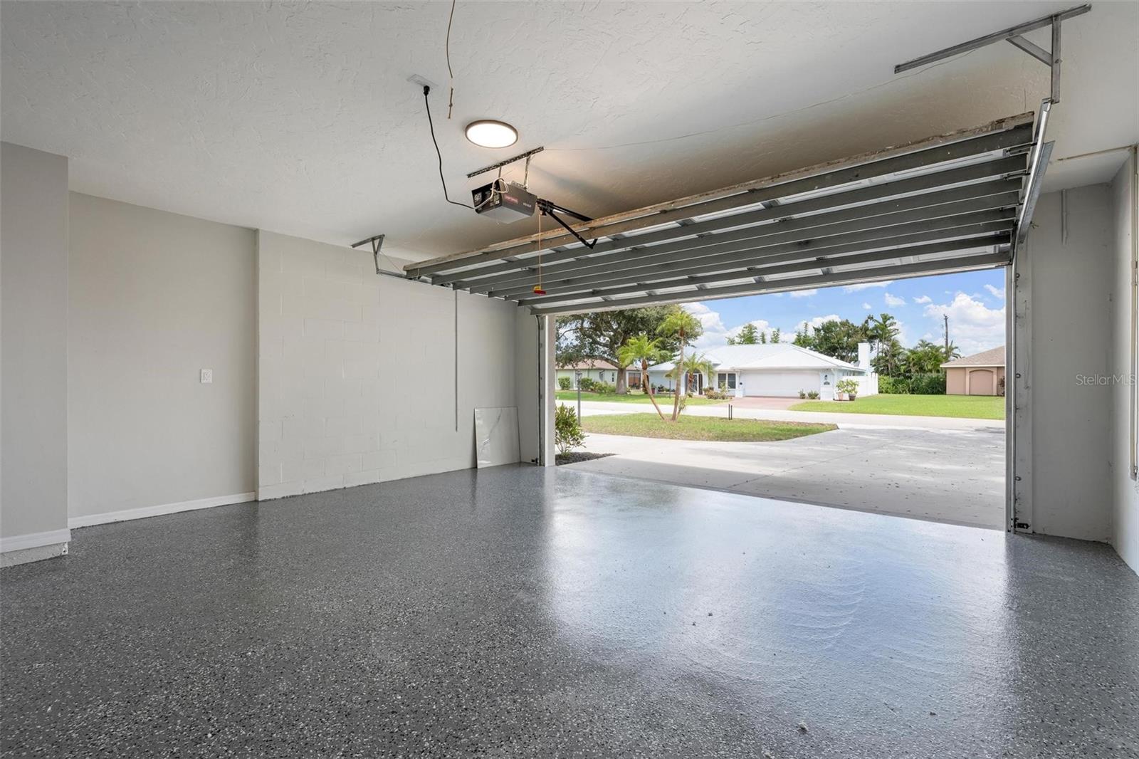 172 SHADY PINE LN — photo 26