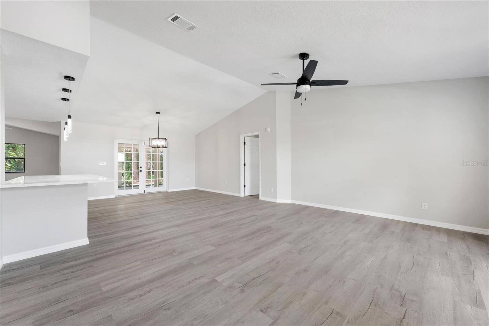 172 SHADY PINE LN — photo 3