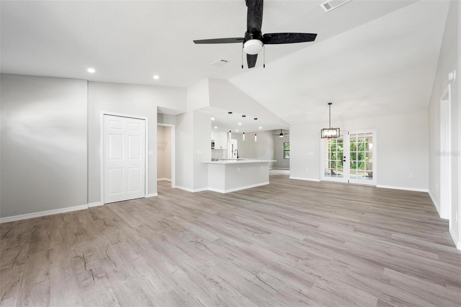 172 SHADY PINE LN — photo 4