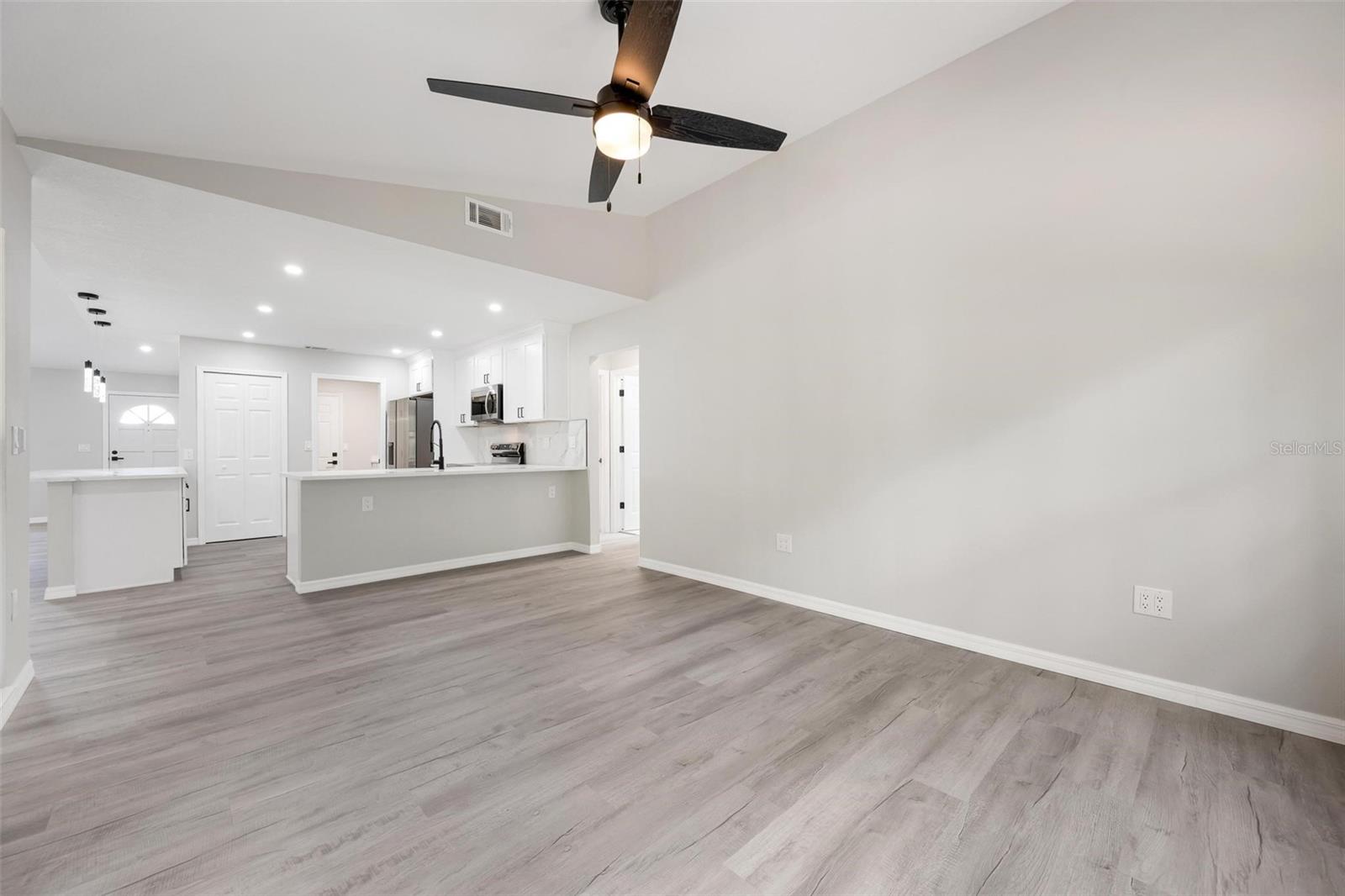 172 SHADY PINE LN — photo 12