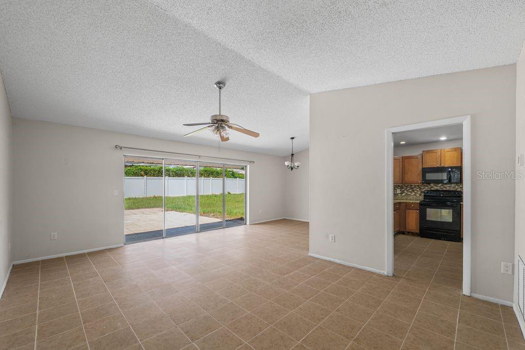7504 N SANIBEL CIR — photo 11