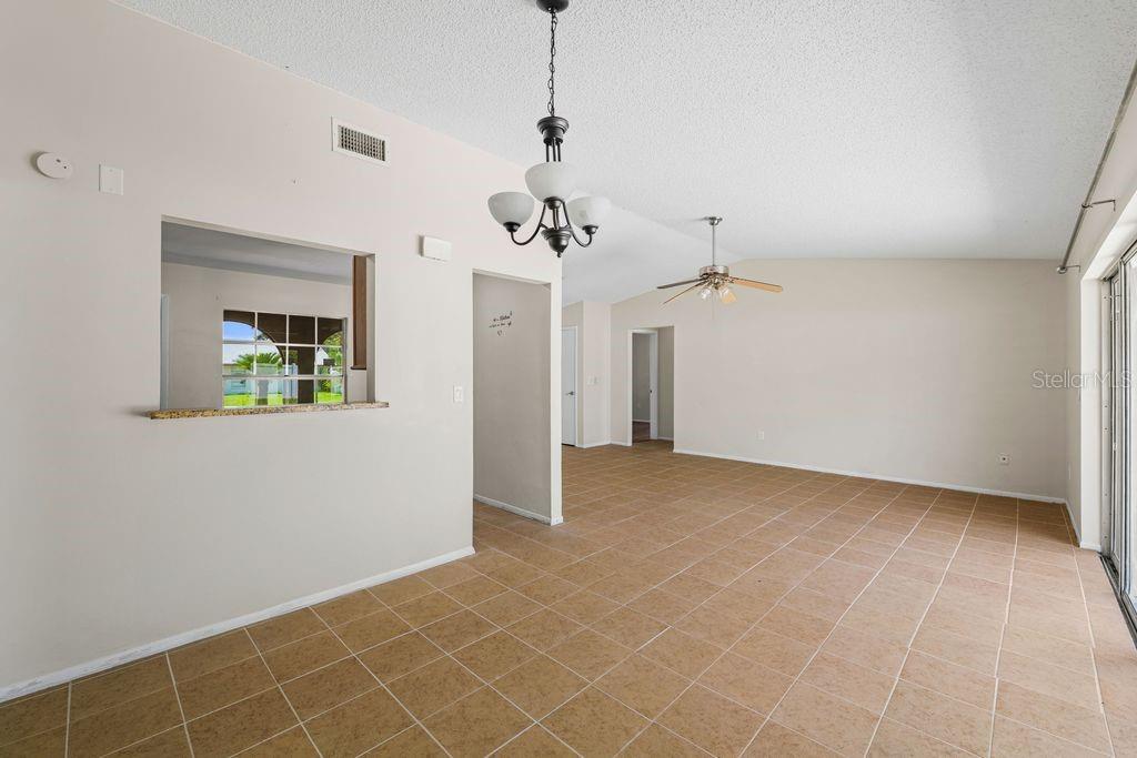 7504 N SANIBEL CIR — photo 28