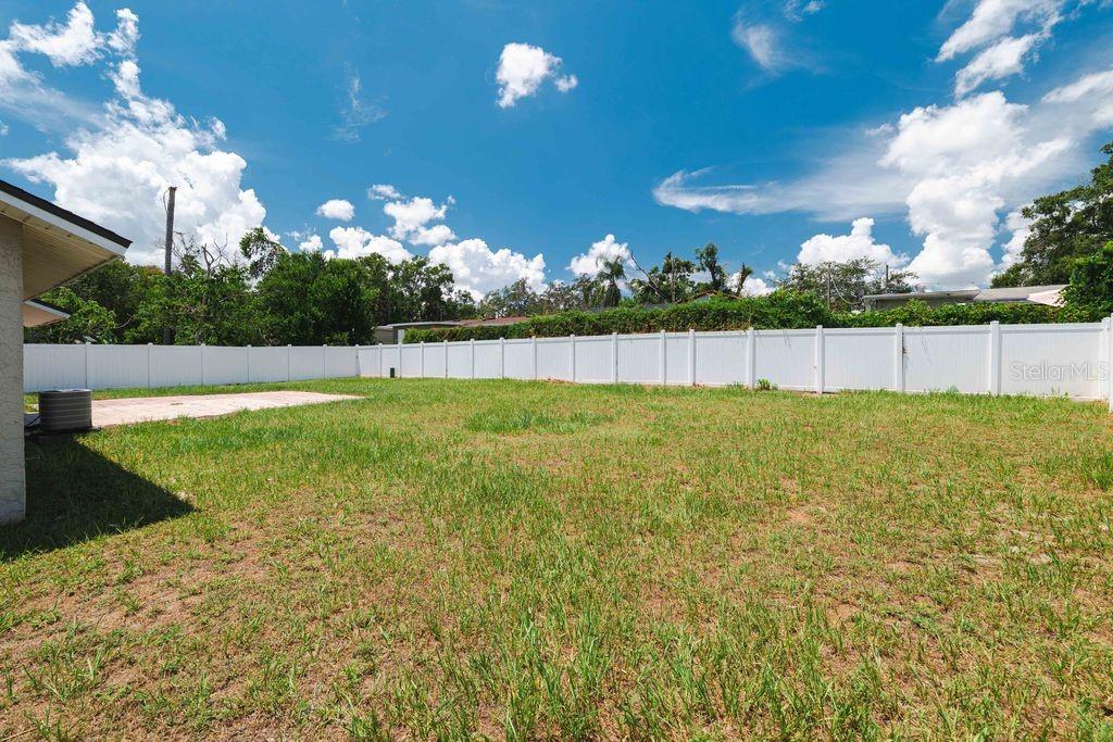 7504 N SANIBEL CIR — photo 21