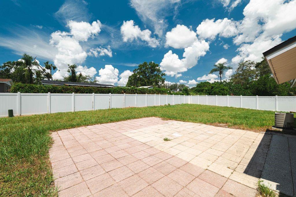 7504 N SANIBEL CIR — photo 25