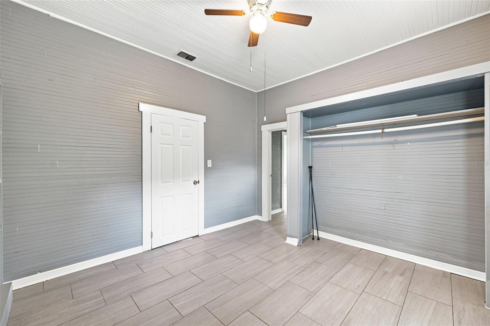 1609 E LAKE AVE — photo 18