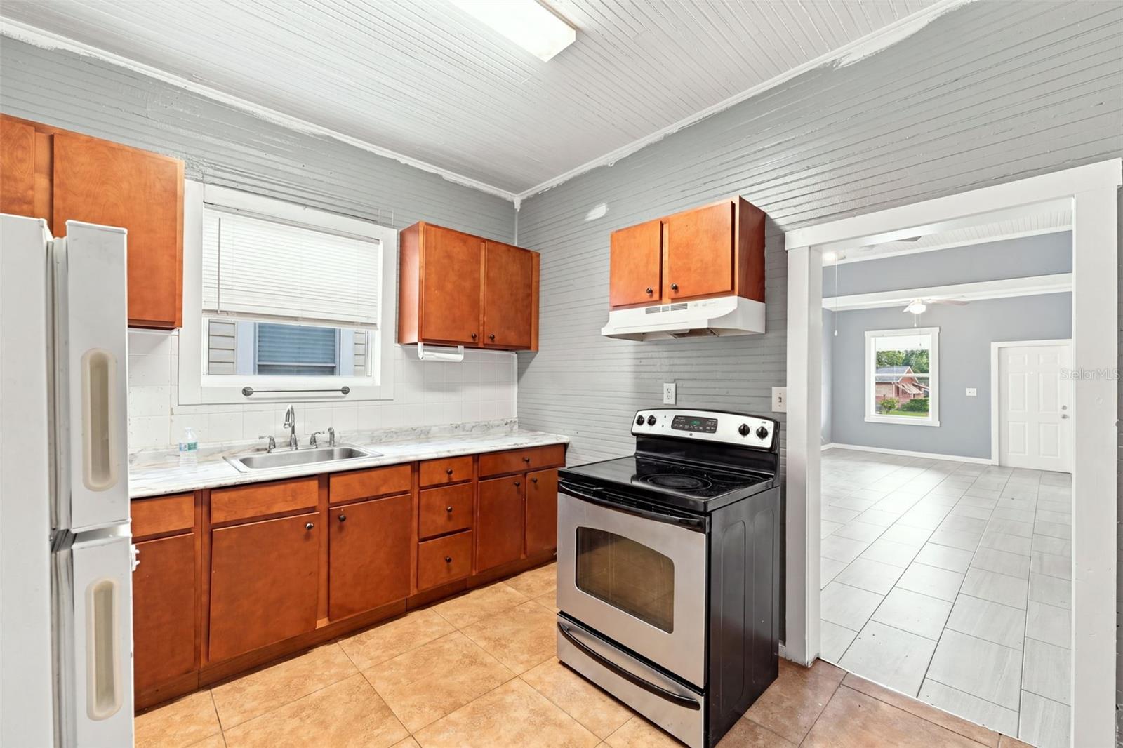 1609 E LAKE AVE — photo 10