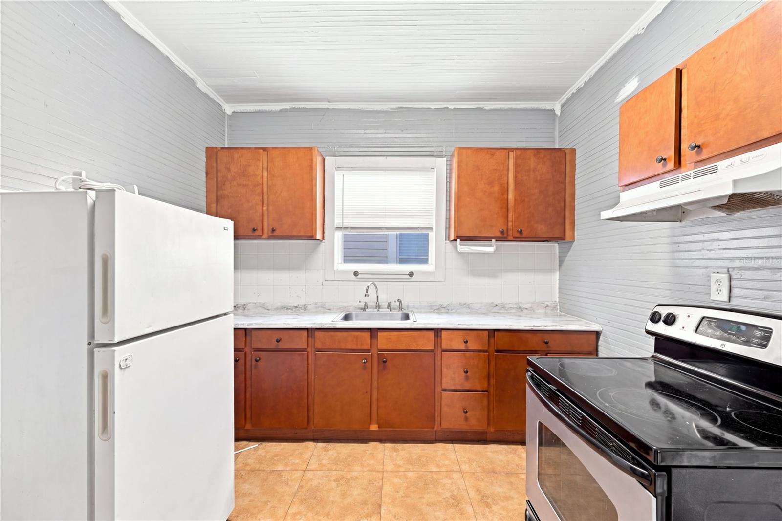 1609 E LAKE AVE — photo 9