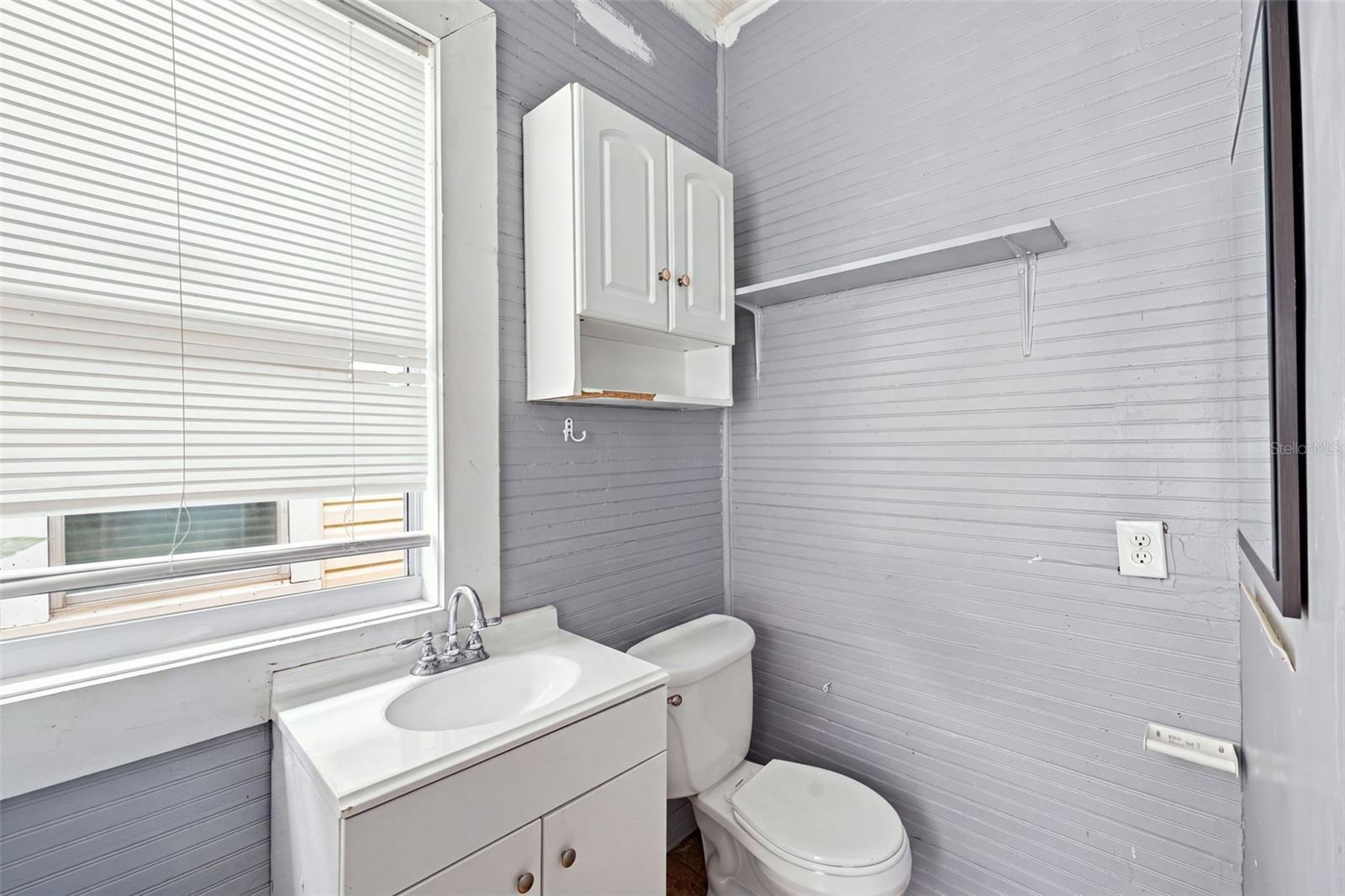 1609 E LAKE AVE — photo 20