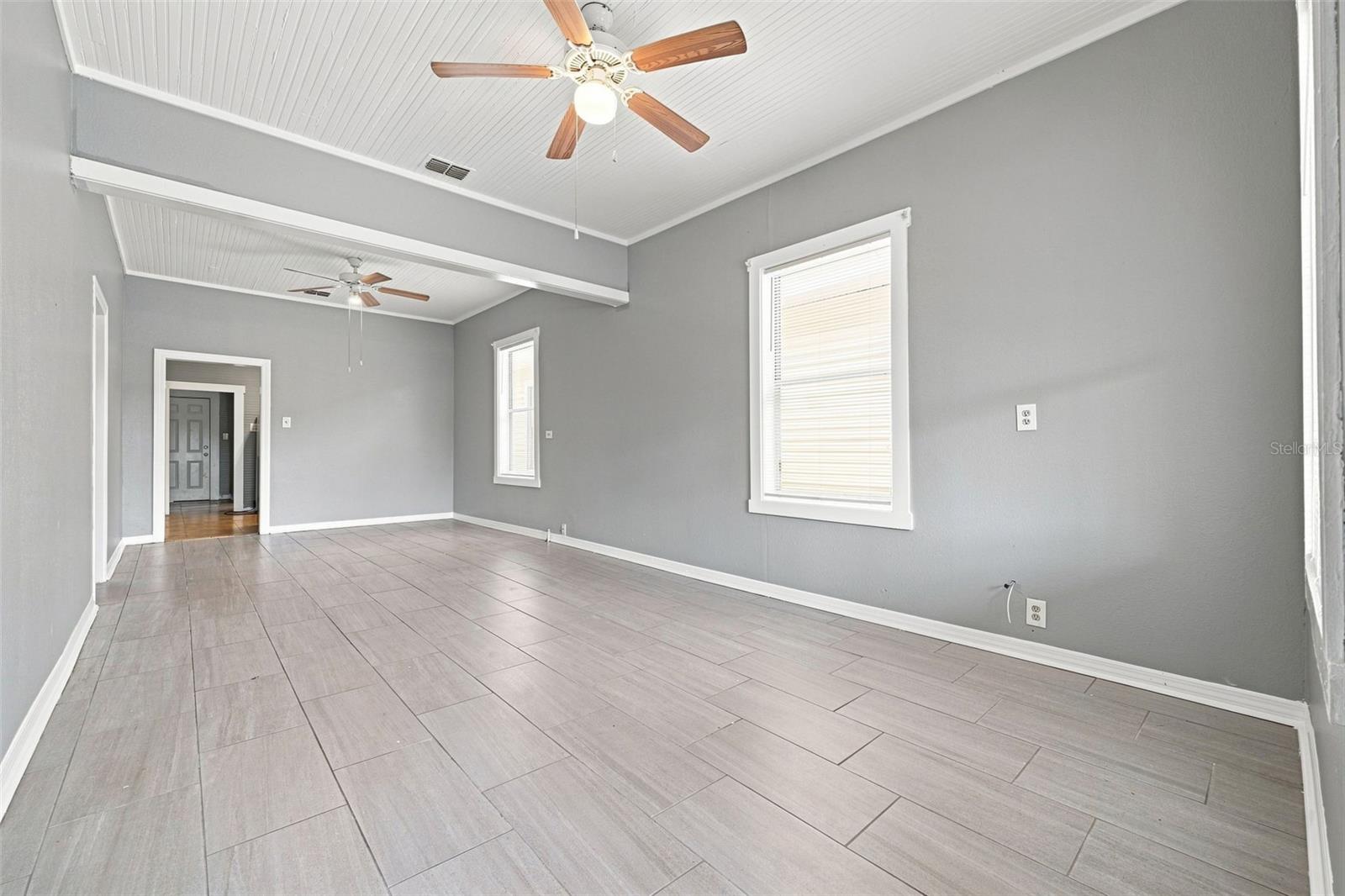 1609 E LAKE AVE — photo 4