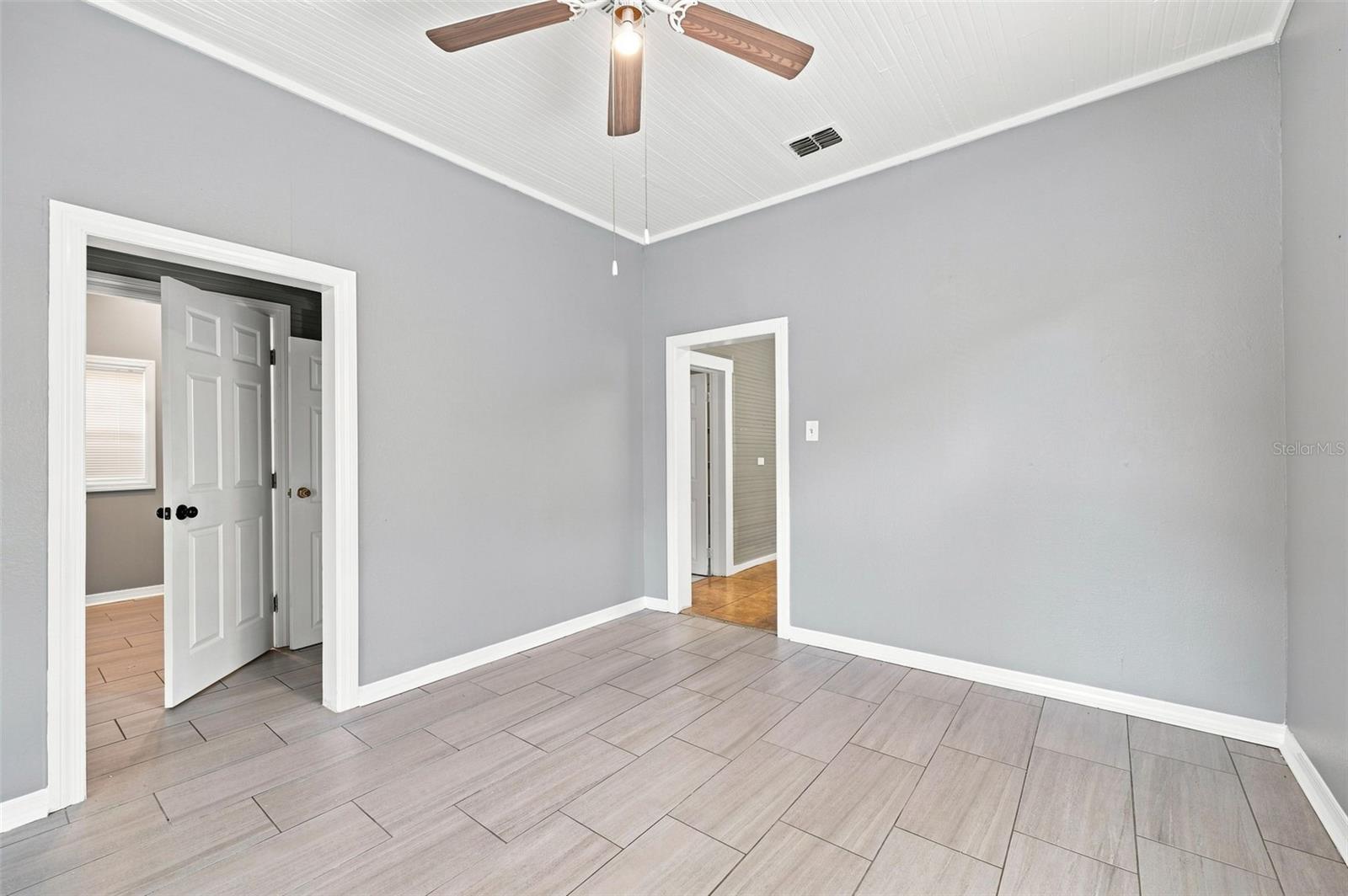 1609 E LAKE AVE — photo 13