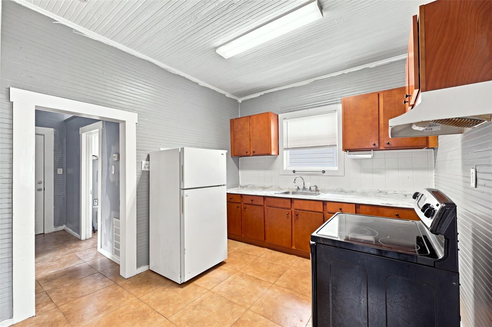 1609 E LAKE AVE — photo 8