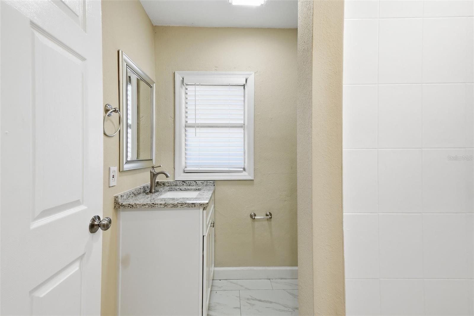 4209 N DOWNING AVE — photo 29