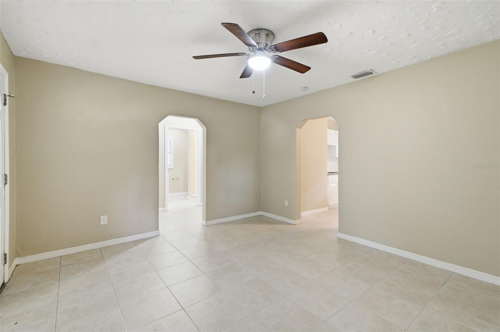 4209 N DOWNING AVE — photo 27