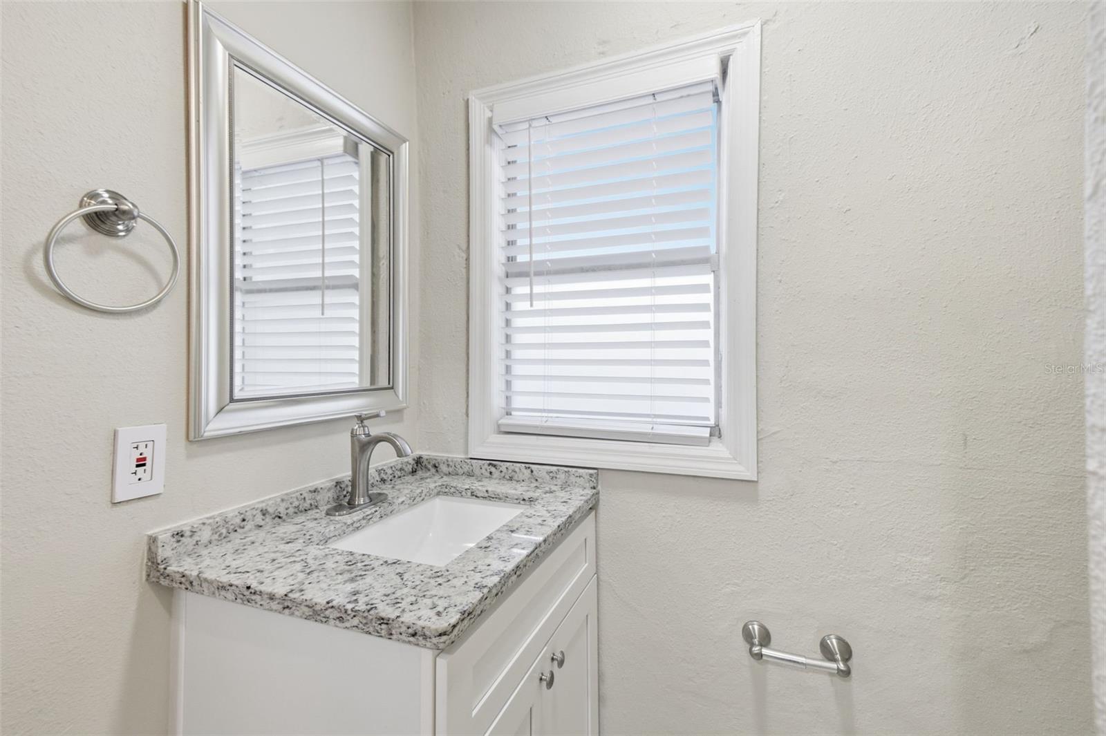 4209 N DOWNING AVE — photo 31