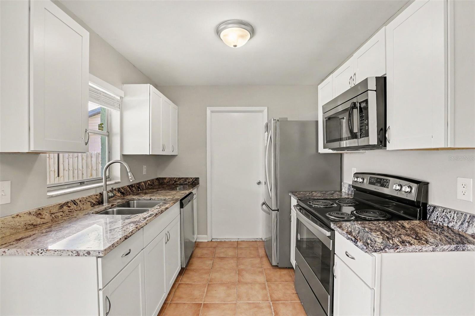 1019 AXLEWOOD CIR — photo 3