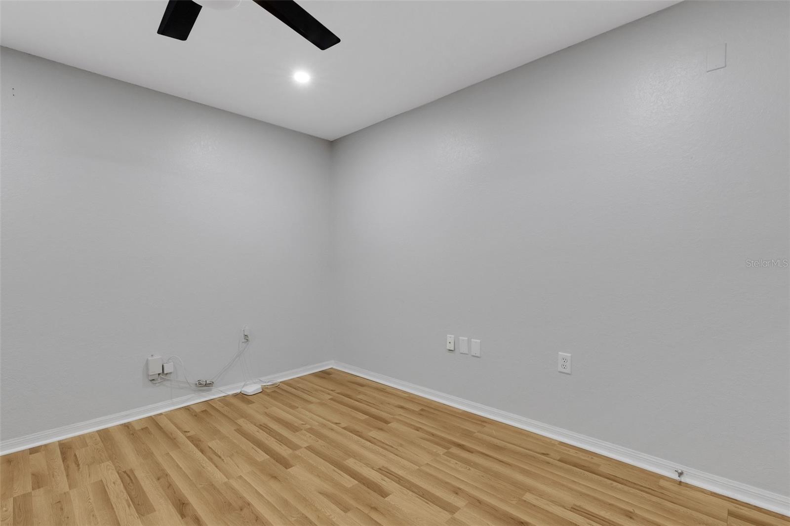 8809 MANOR LOOP #101 — photo 34
