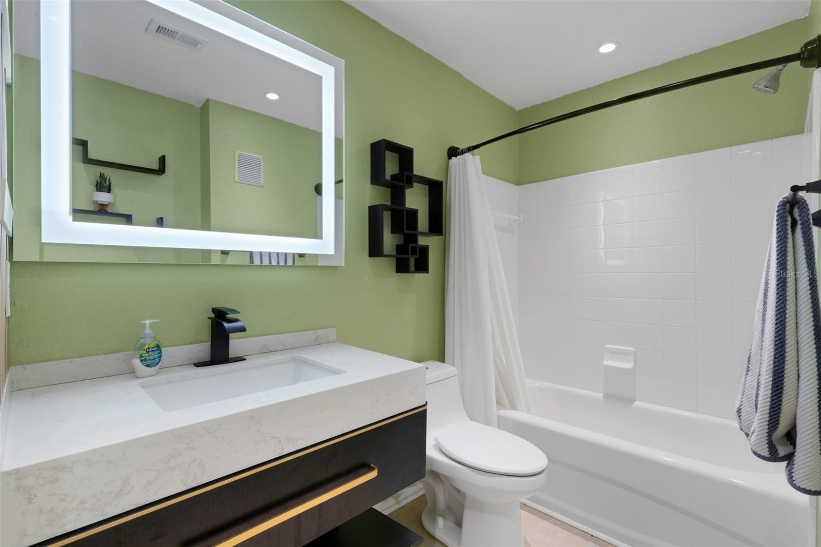 8809 MANOR LOOP #101 — photo 28
