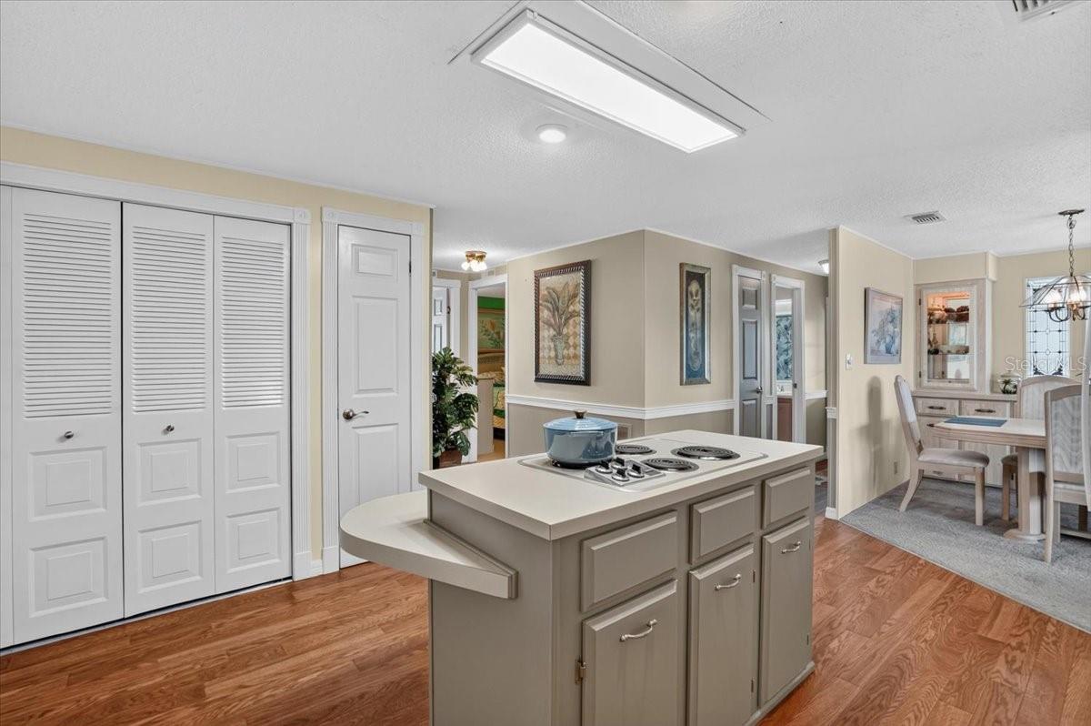 8534 IMPERIAL CIR — photo 12
