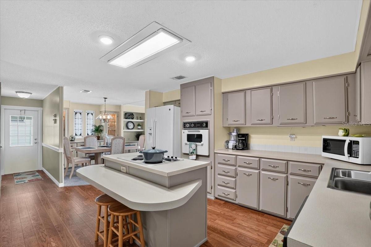 8534 IMPERIAL CIR — photo 11
