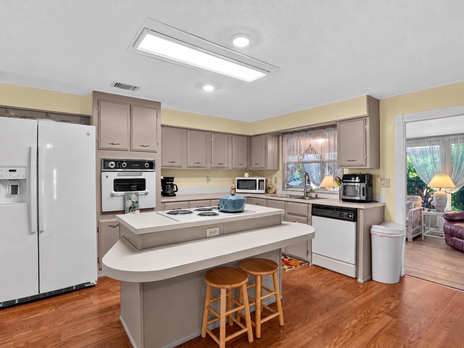 8534 IMPERIAL CIR — photo 10