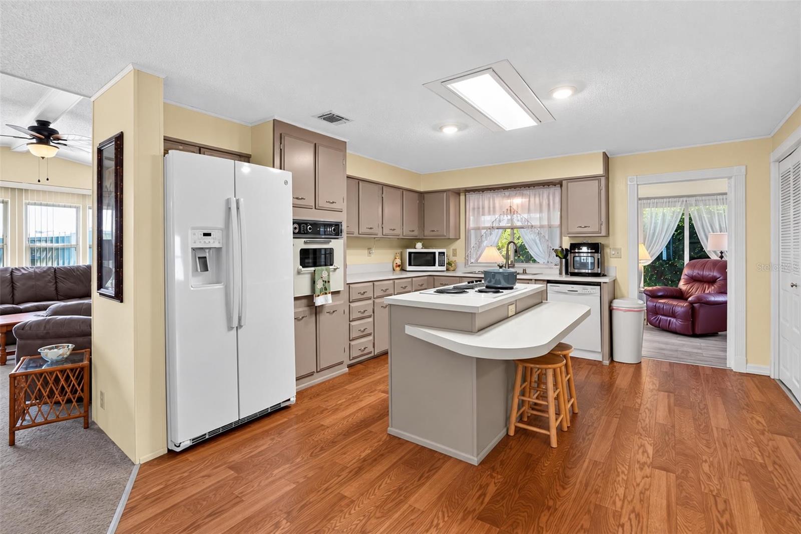 8534 IMPERIAL CIR — photo 9