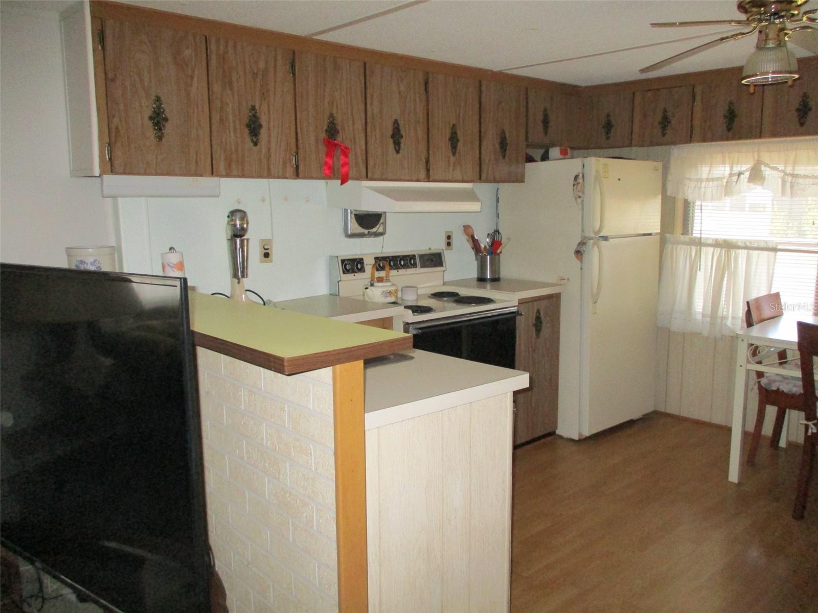3718 CASTLE DR — photo 9
