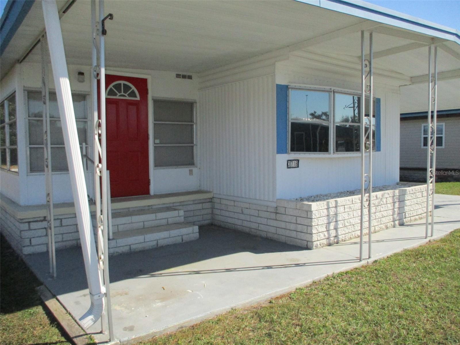 3718 CASTLE DR — photo 2
