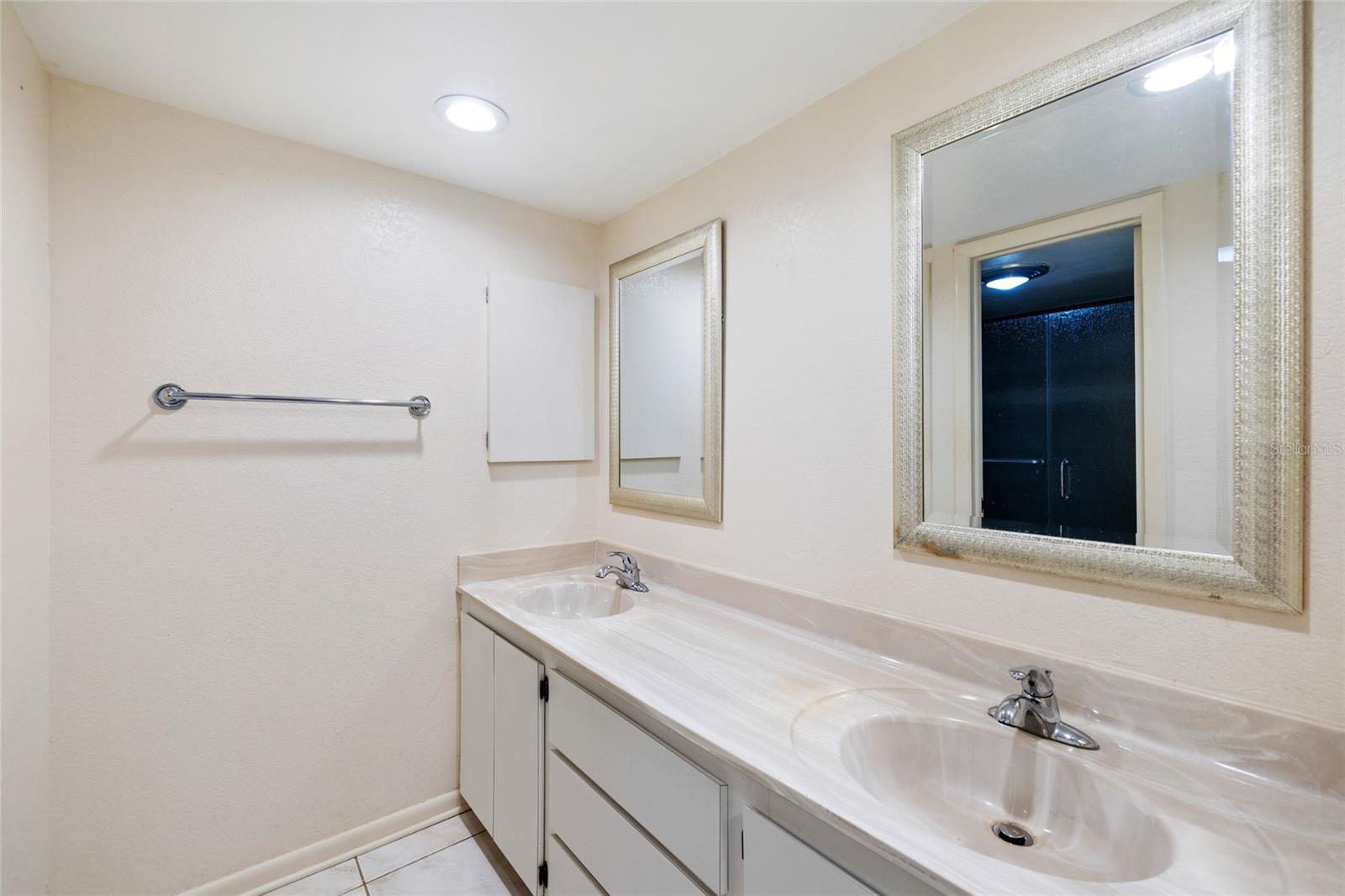 14225 CYPRESS CIR #14225 — photo 32