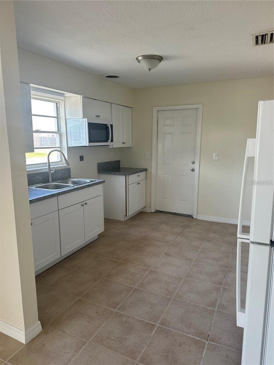 6712 S JUANITA ST #A — photo 3