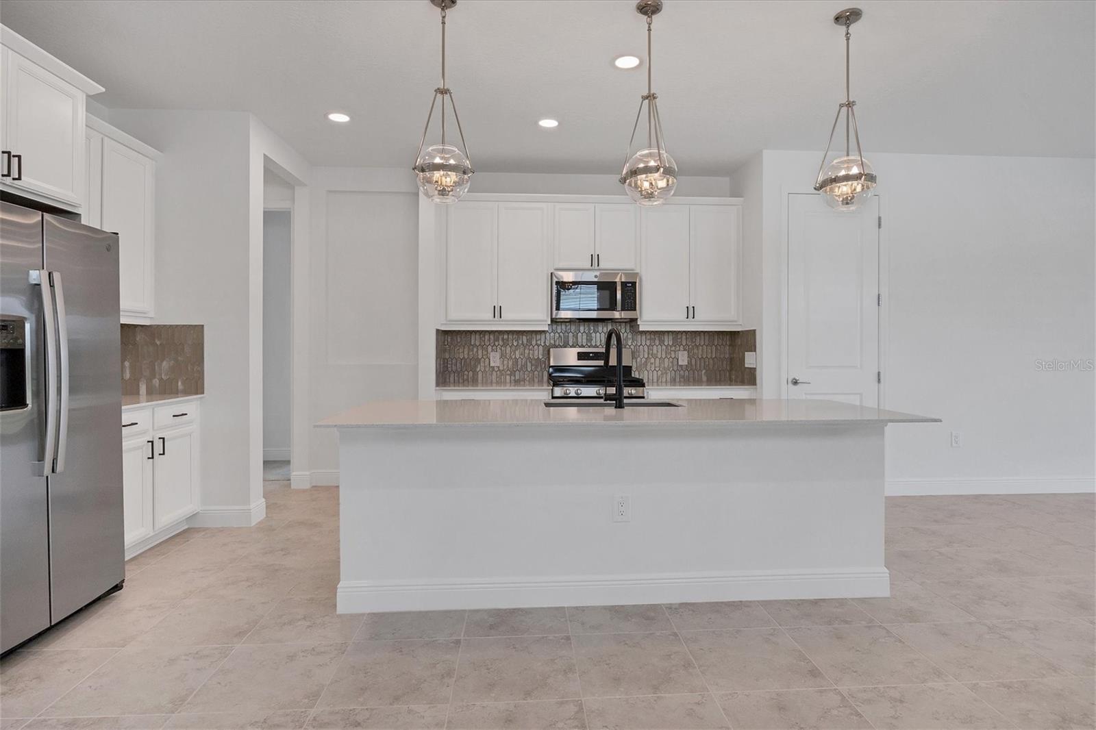 8177 STERNWAY RD — photo 10