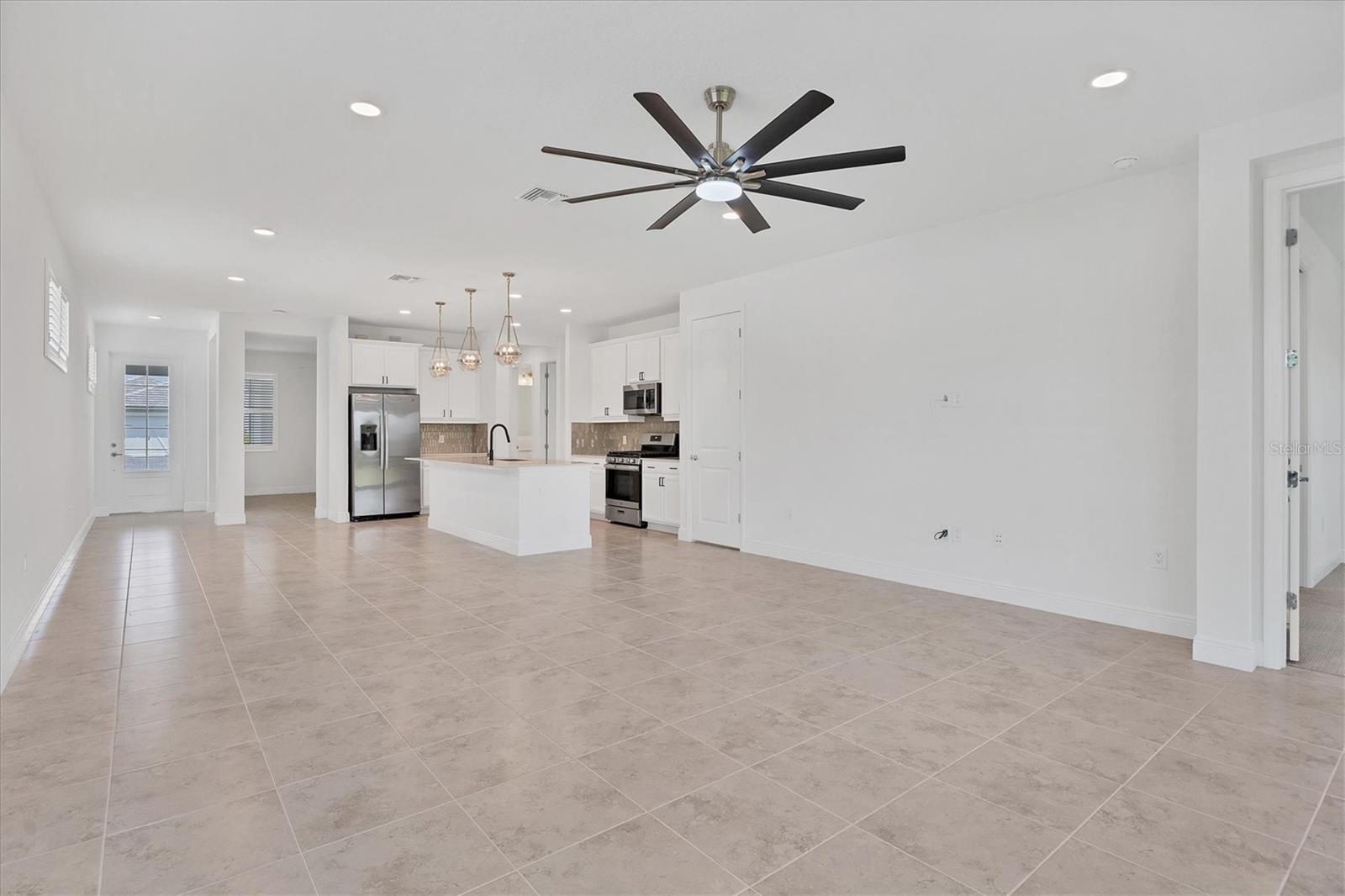 8177 STERNWAY RD — photo 4