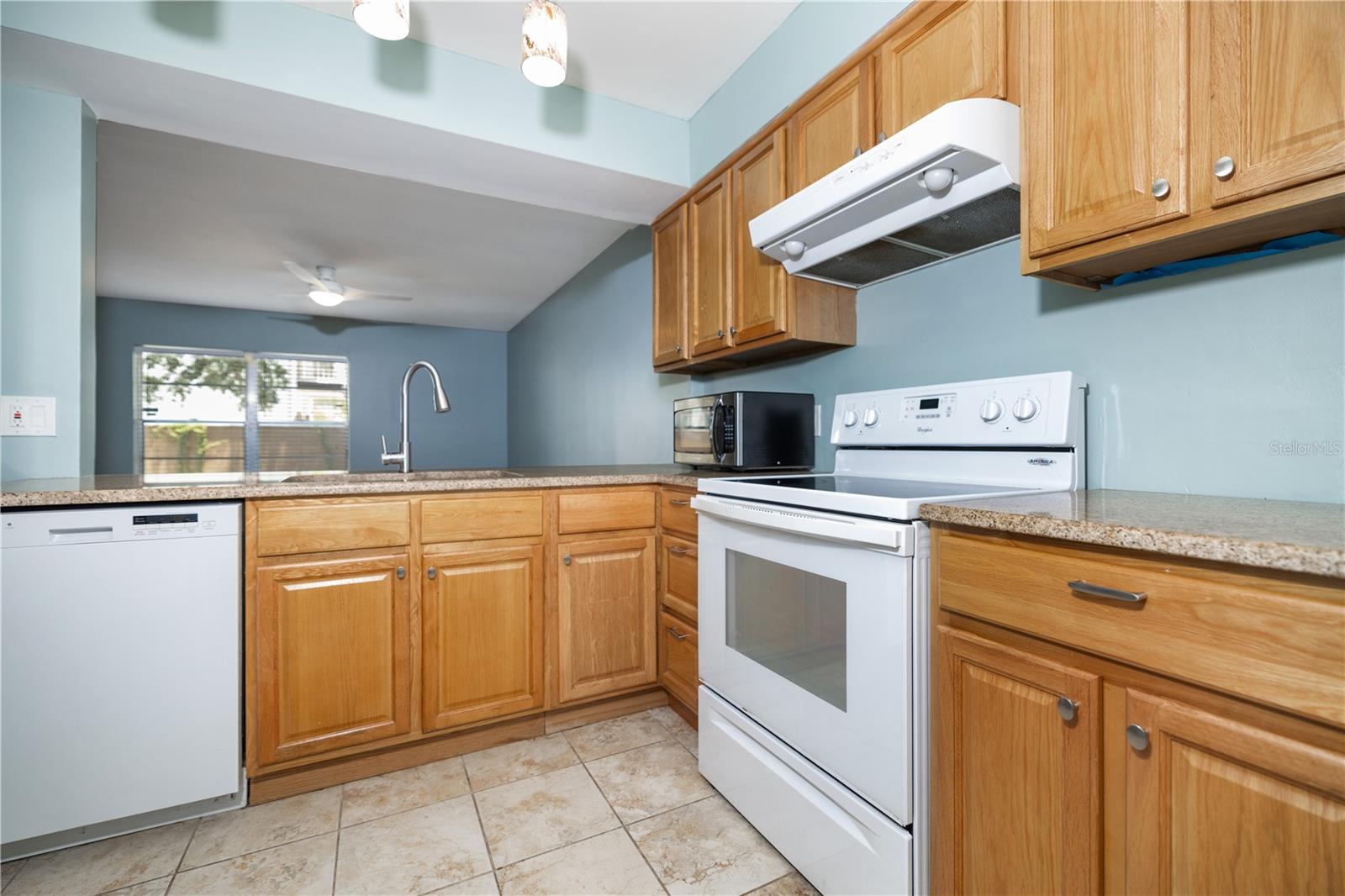 310 S CHURCH AVE — photo 9
