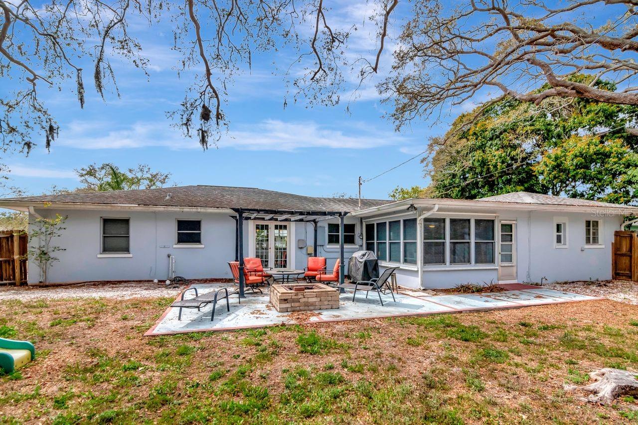305 BAKER AVE — photo 36