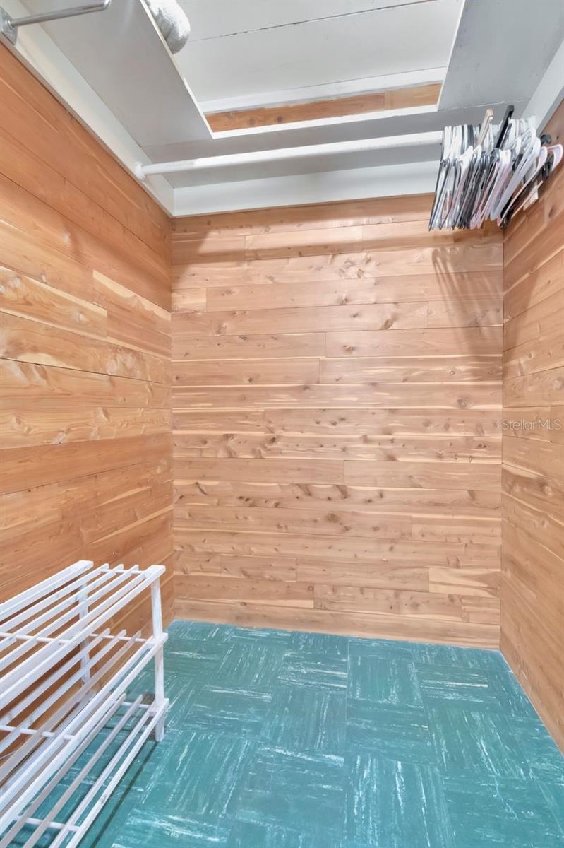 305 BAKER AVE — photo 24
