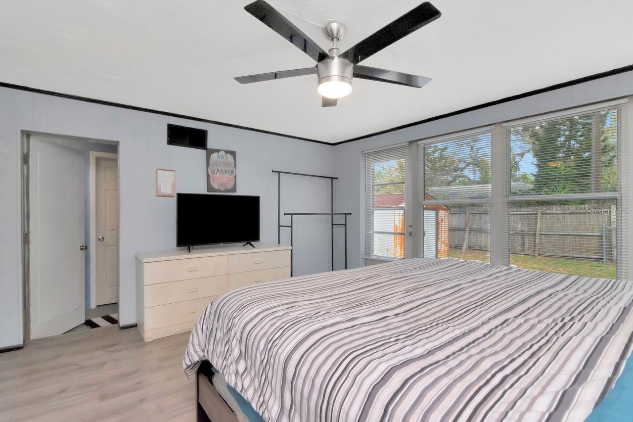 305 BAKER AVE — photo 32