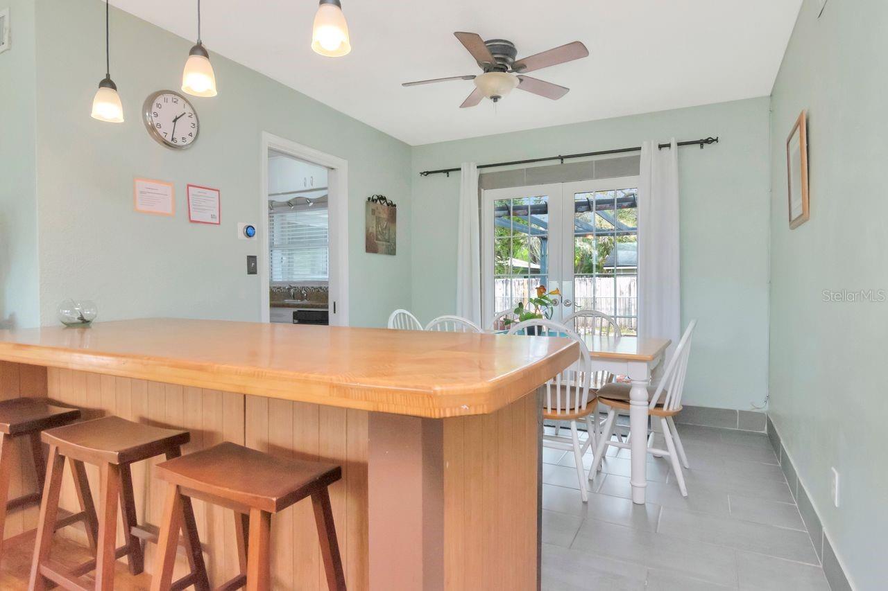 305 BAKER AVE — photo 12