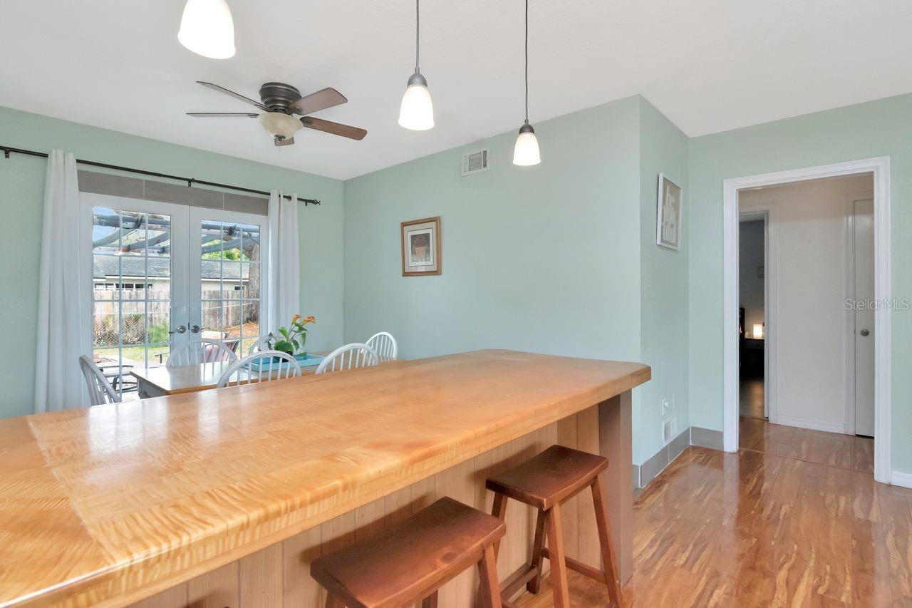 305 BAKER AVE — photo 13