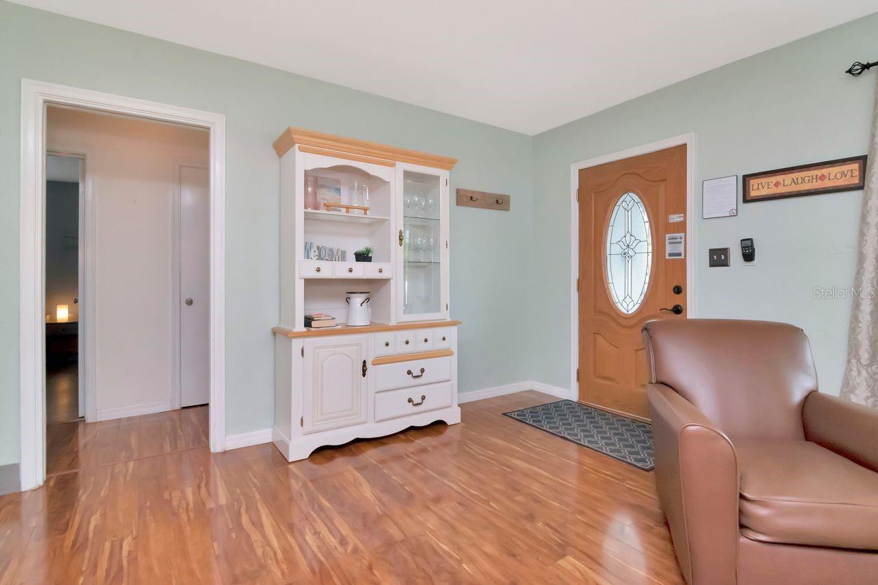 305 BAKER AVE — photo 7