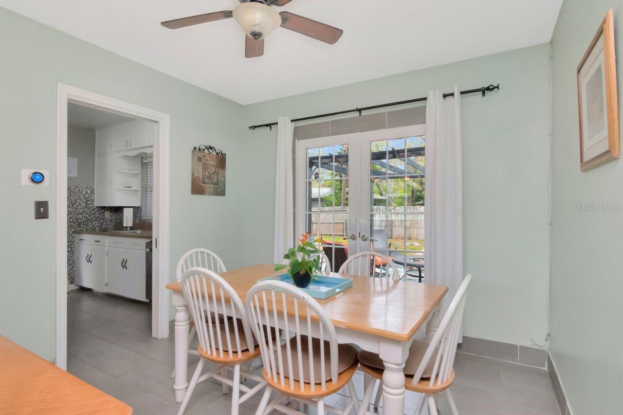 305 BAKER AVE — photo 15