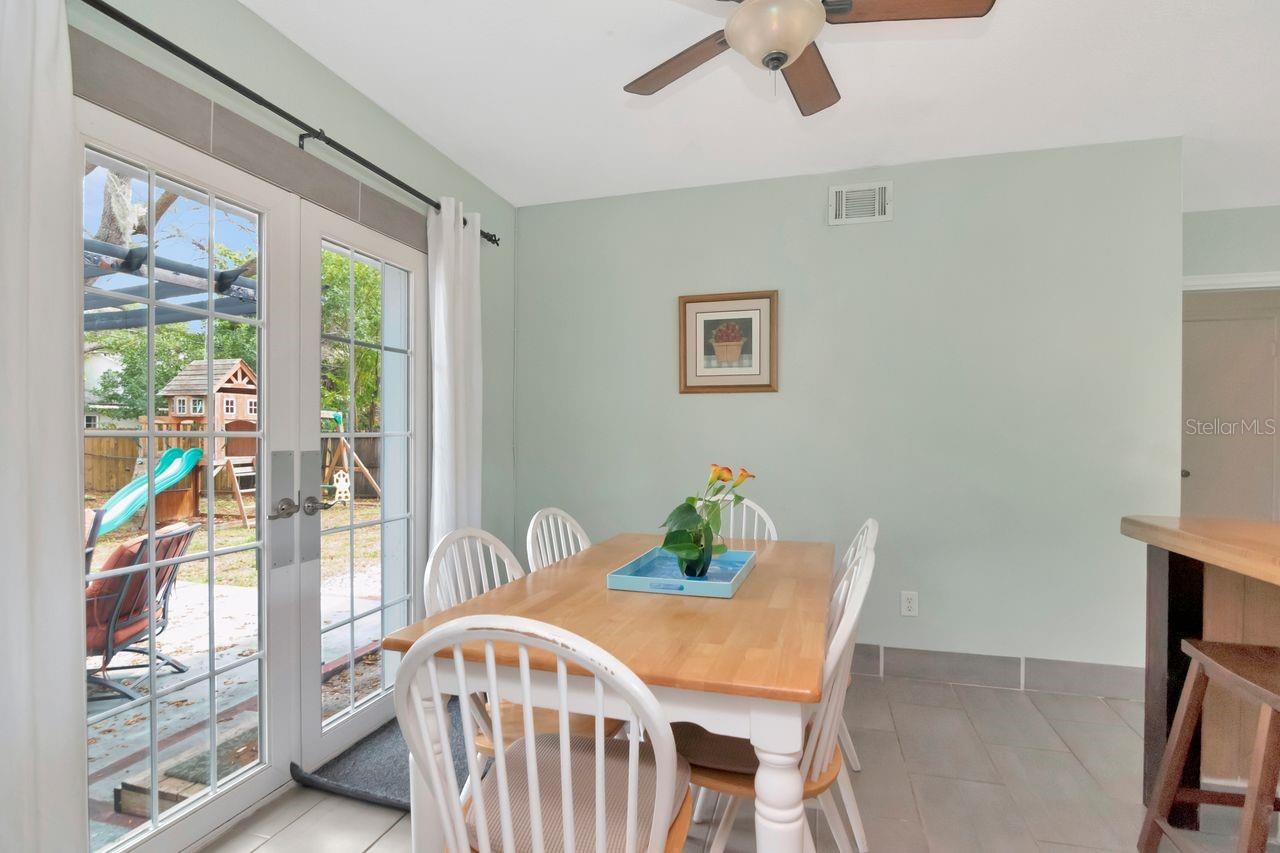305 BAKER AVE — photo 16