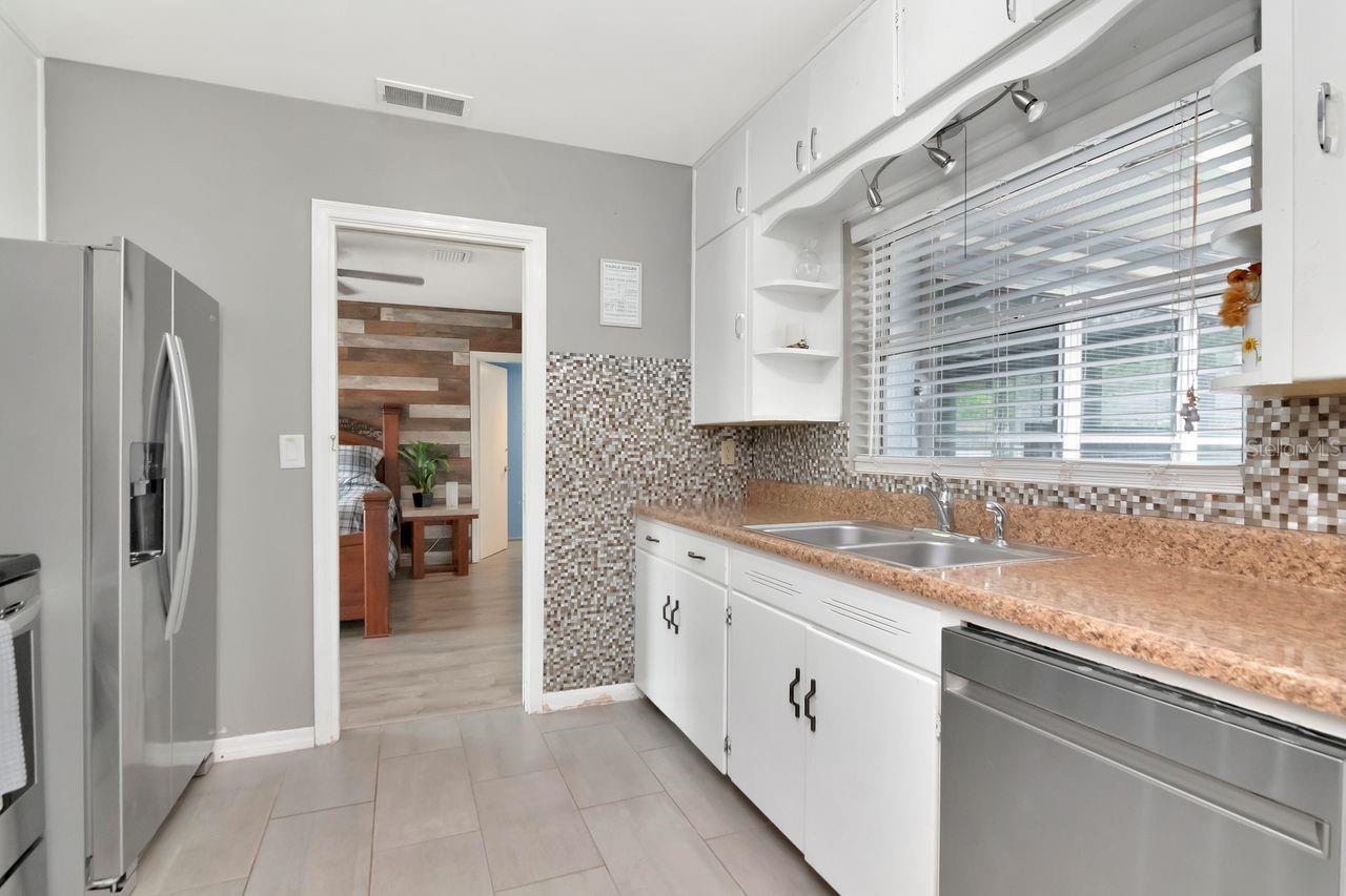 305 BAKER AVE — photo 19