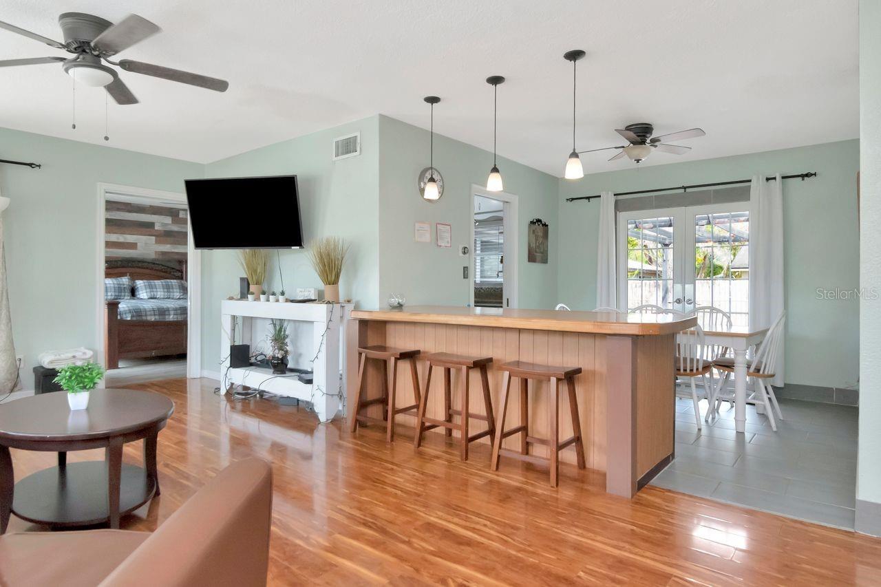305 BAKER AVE — photo 11