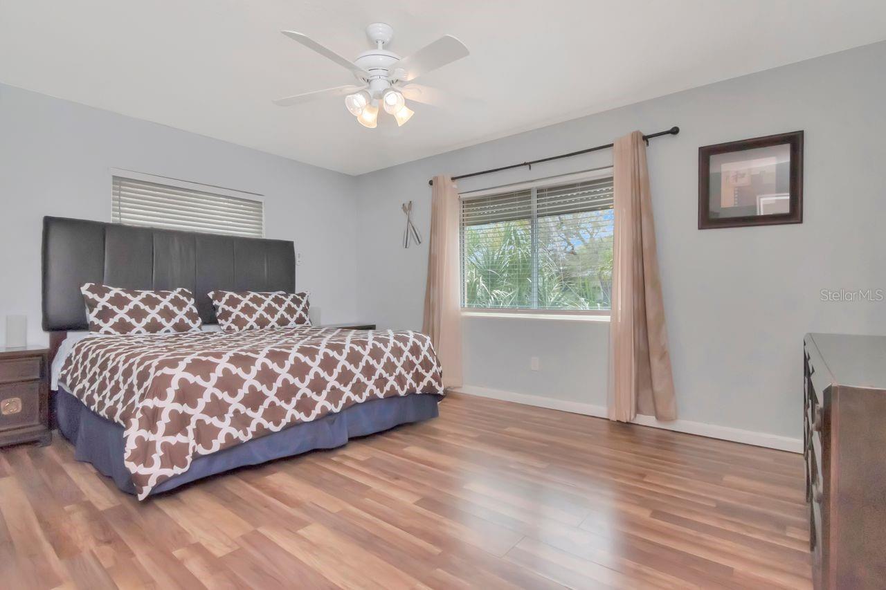 305 BAKER AVE — photo 22