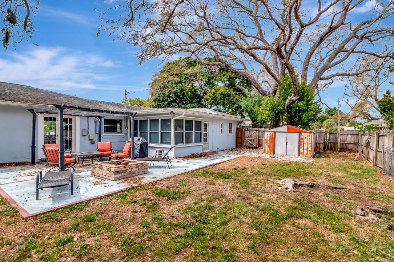 305 BAKER AVE — photo 37