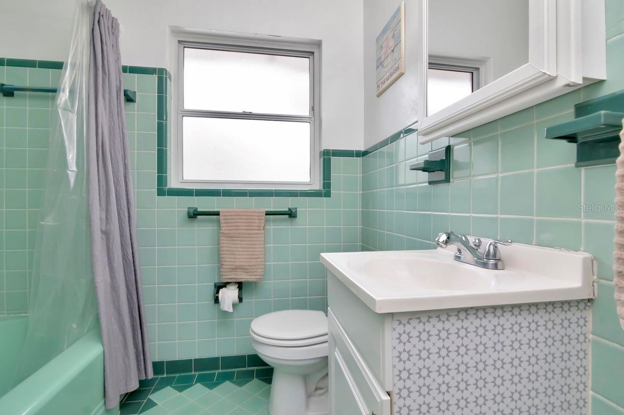 305 BAKER AVE — photo 21