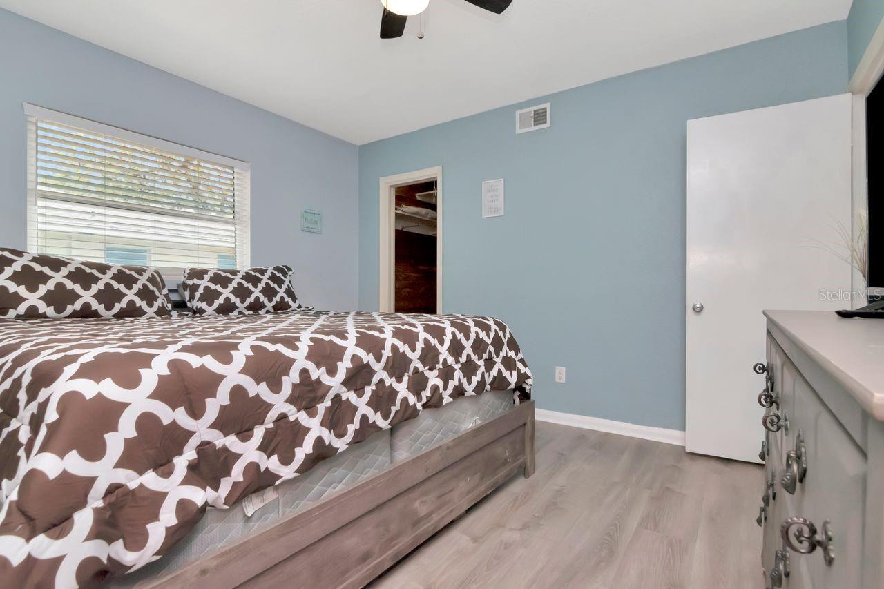 305 BAKER AVE — photo 26